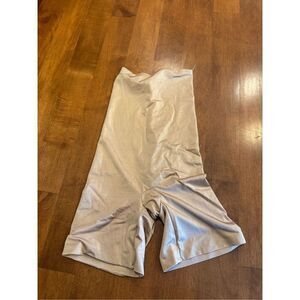 Woman’s Spanx assets shapewear pants size small